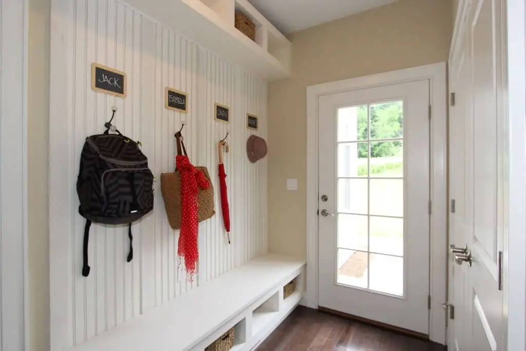 45+ Superb Mudroom &amp; Entryway Design Ideas with Benches 